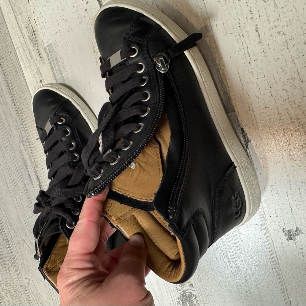 UGG Leather Tennis Shoes
Color: Black
Size: 6 - Picture 5 of 8